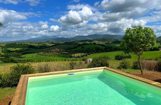 Beautiful apartment for 4 guests with pool, A/C, TV, pets allowed and parking
