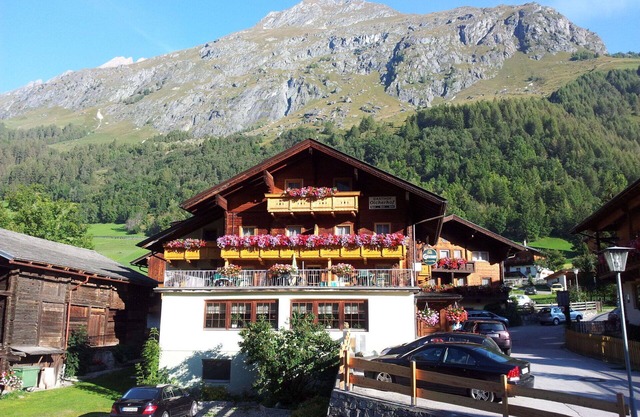 Beautiful apartment for 13 people with WIFI, TV, balcony and pets allowed