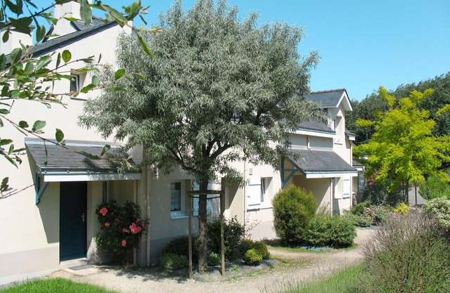 Beautiful apartment in villa for 6 guests with WIFI, pool, TV, terrace and pets allowed