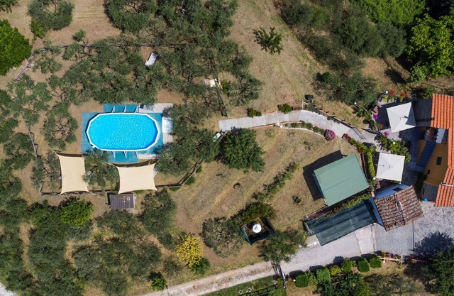 Beautiful apartment in villa for 6 guests with WIFI, pool, TV and terrace