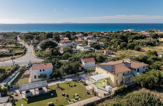 Beautiful apartment in villa for 5 people with A/C, WIFI, pool, TV and patio