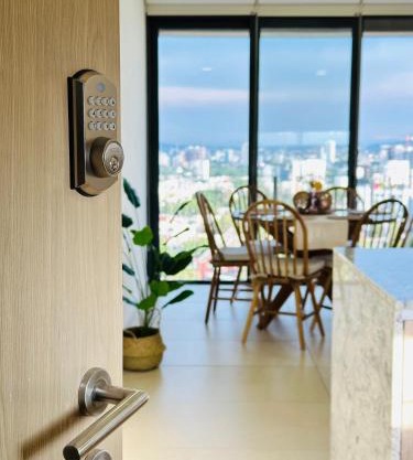 Beautiful apartment on the 19th floor, in front of the new Consulate!
