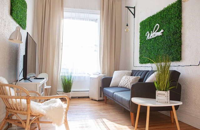 Beautiful Apt ONE STOP from Manhattan