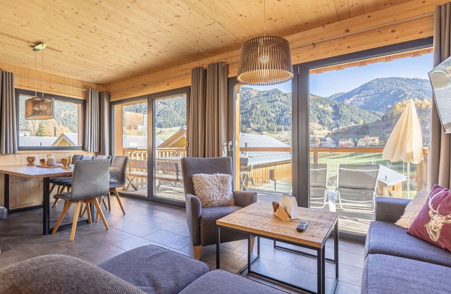 Beautiful apartment in villa for 8 people with WIFI, TV, terrace, panoramic view and parking