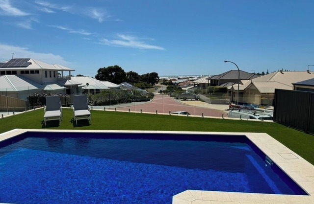 Beautiful Beachside HomenHave fun with whole family in this very stylish hom