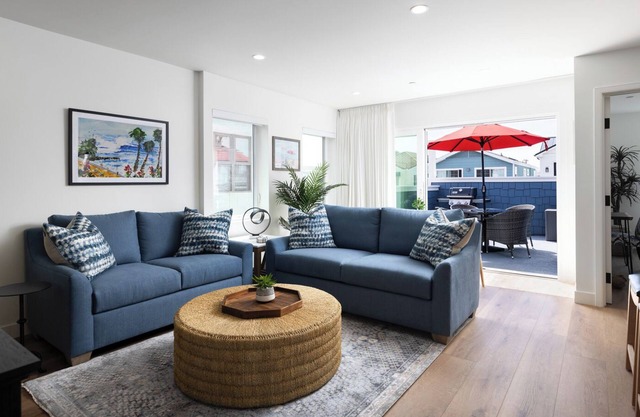 Beautiful Brand New 2-BDR apartment on Newport Island with AC & Garage parking