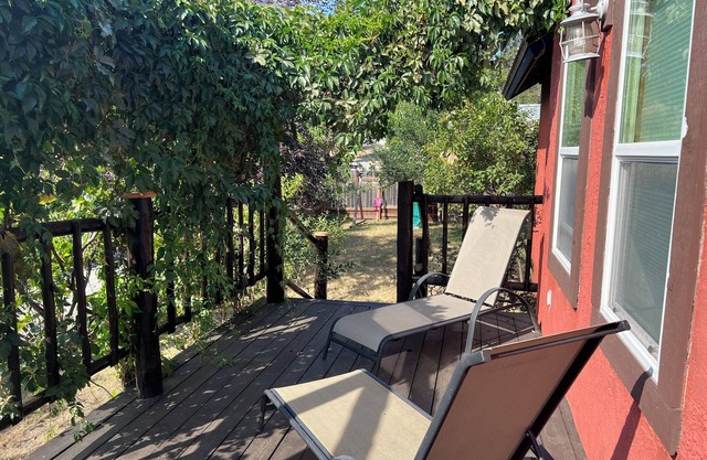 Beautiful bright SunShine House bungalow in the heart of Eureka, MT