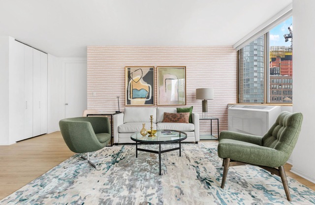 Beautiful Chelsea One Bedroom with Luxe Amenities
