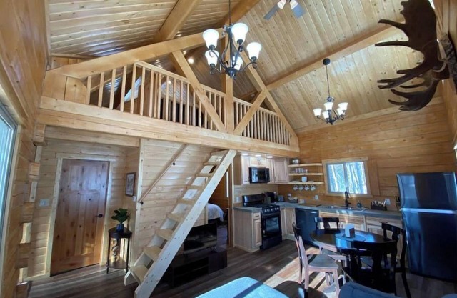 Beautiful Comfy Alaskan Log Home 2