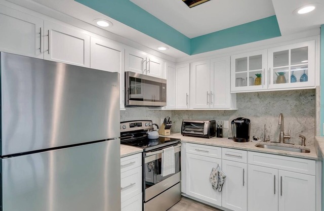 Beautiful Condo - 2 Minutes to the beach!