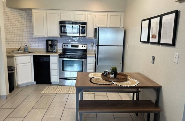 Beautiful Condo with Lake Powell and Lone Rock views!