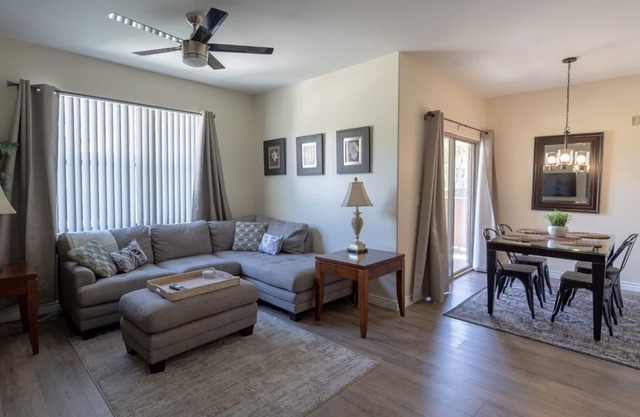 Beautiful Corporate Condo ten minutes from Strip. Shopping center nearby.