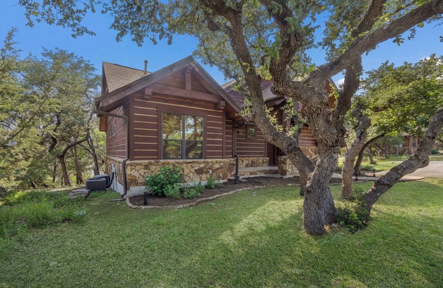 Beautiful Cottage in Hollows Resort - Pools, Restaurant, Fitness, Pickle Ball, Hill Country Views