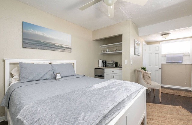 Beautiful Cozy Cottage Apartment Close to Downtown!