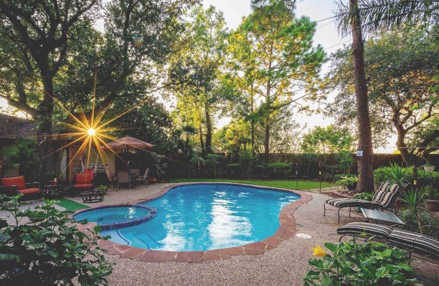 Beautiful Cozy House W/Heated Saltwater Pool & Spa 💦