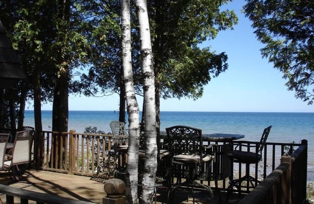 Beautiful, Direct Lake Michigan Frontage, 1300 sq ft home