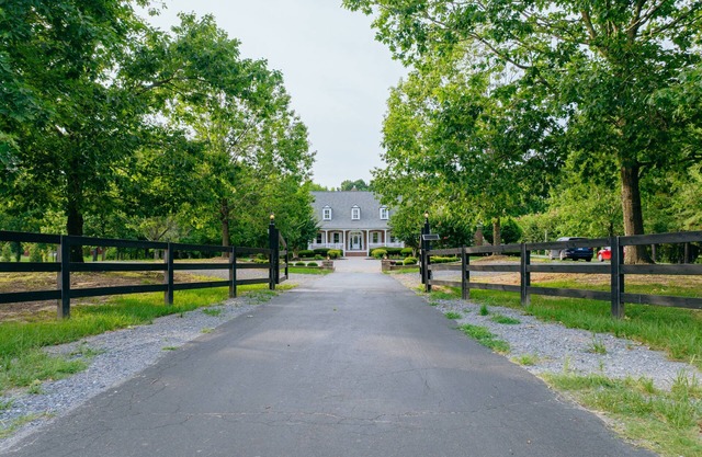 Beautiful Estate in 19 acres of land in Apex