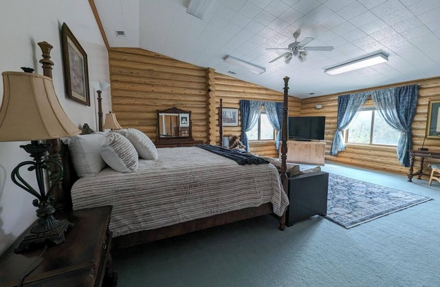 Beautiful Executive Suite - Room 205