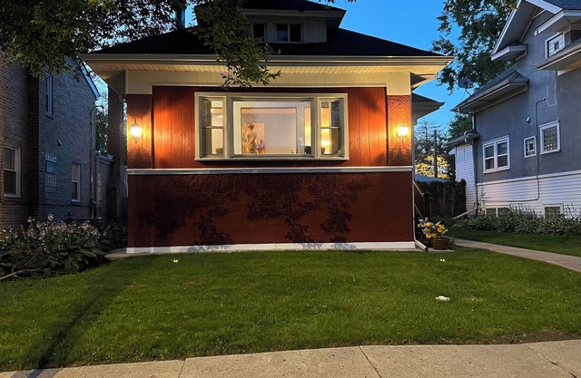 Beautiful family home located in Galewood & Mount Clare with pool and deck