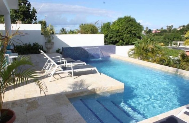 Beautiful Garden Pool, Walk to Town