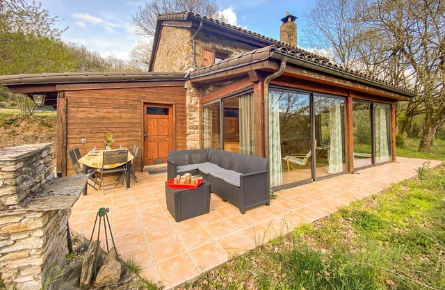 Beautiful gîte with views and shared pool