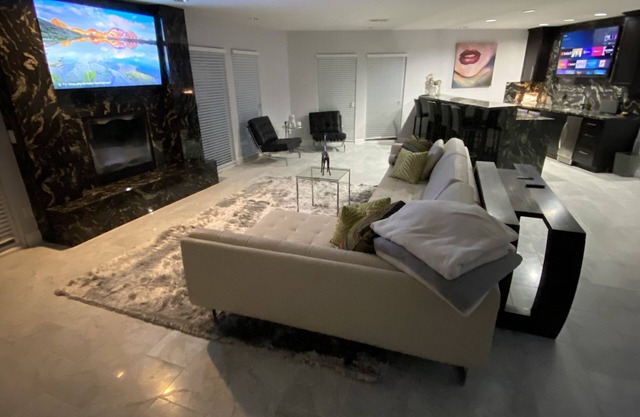 Beautiful Guest House Villa. 1 Bedroom. 1350 Square Feet. Amazing location!