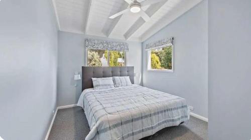 Beautiful hill side house room2