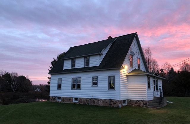 Beautiful historic farmhouse on 380 secluded acres. nAmazing sunsets & wildlife