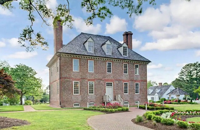 Beautiful Historic Powhatan Resort in central location
