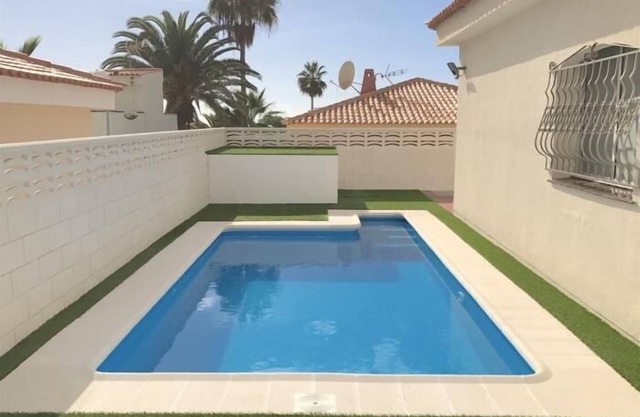 BEAUTIFUL HOLIDAY HOME 83 WITH PRIVATE POOL
