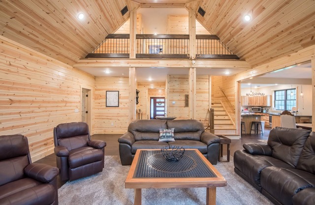 Beautiful Home/Cabin on Pine Creek "Location Location" Built 2018.