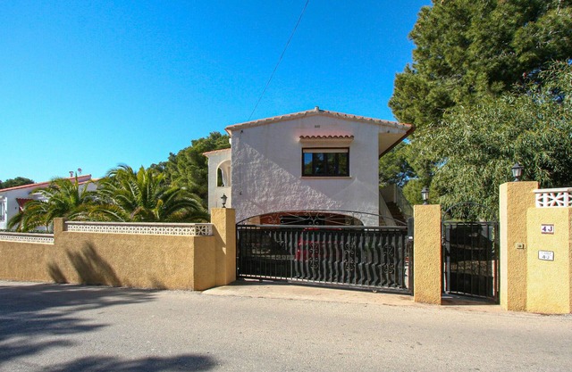 Beautiful home in Calp with WiFi