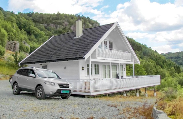 Beautiful home in Fister with WiFi
