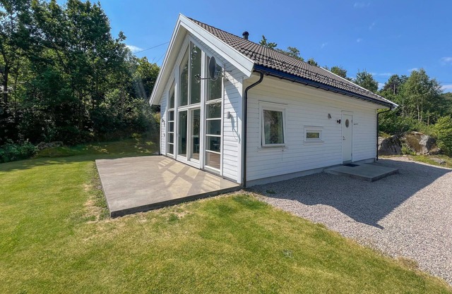 Beautiful home in Lyngdal with kitchen