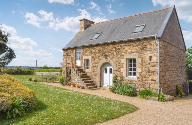 Beautiful Home In Pleudaniel