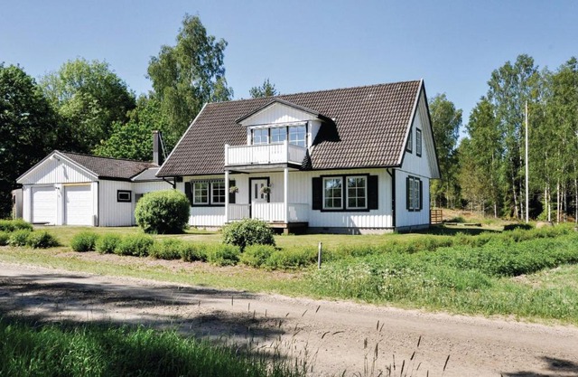 Beautiful Home In Säffle With Kitchen