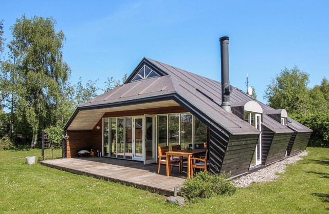 Beautiful Home In Samsø With Wifi