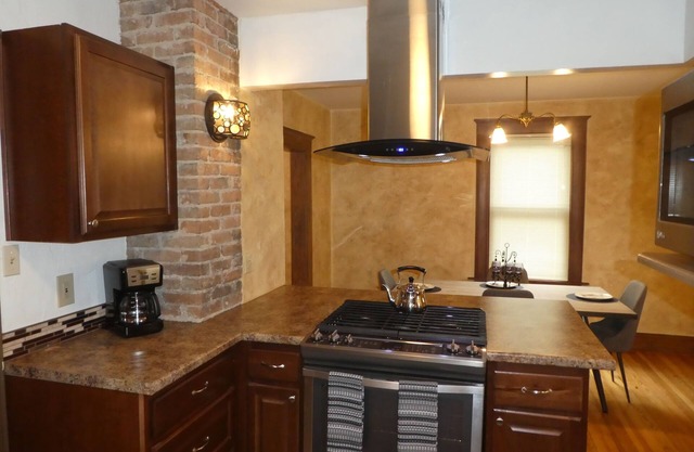 Beautiful Home in Downtown and by Colorado College. New furnishings & Clean!