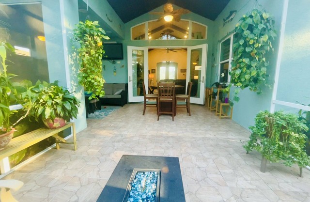 Beautiful home with pool-minutes to beaches, golf courses & Clover,Mets Stadium