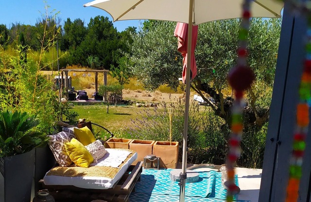 Beautiful house with garden near the city