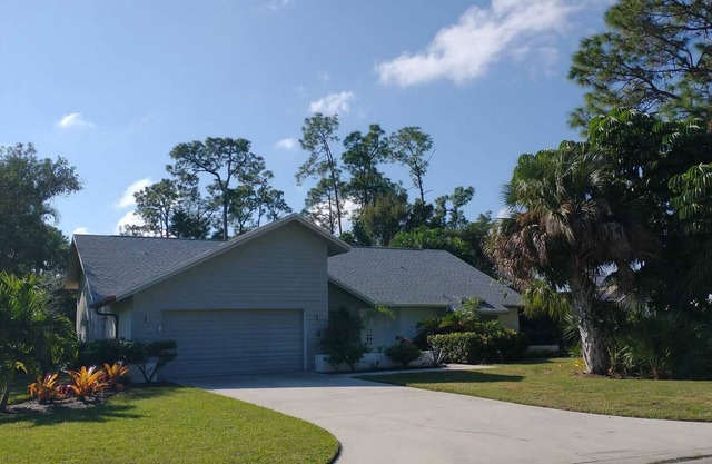 Beautiful House Kings Lake Naples, 5 mins from 5th Ave.