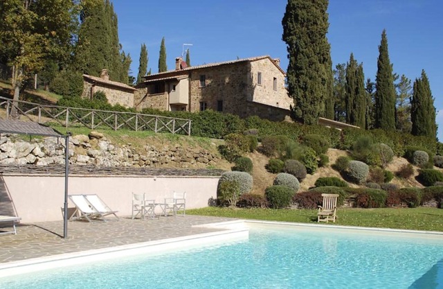 Beautiful house with pool. Sleeps 10. Cetona