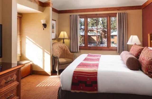 Beautiful Incline Village w/access to adjacent Hyatt Hotel Resort & private bch