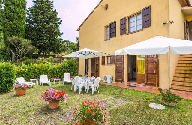 Beautiful apartment for 17 guests with WIFI, A/C, pool, TV, patio, pets allowed and panoramic view