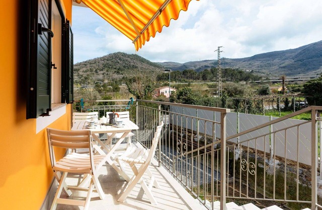 Beautiful apartment for 4 guests with WIFI, A/C, TV, balcony, panoramic view and parking