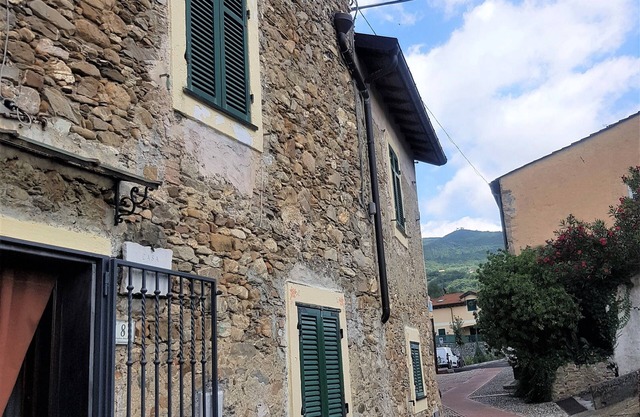 Beautiful stone house near Garlenda, 10 minutes from the sea