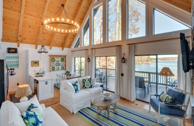 Beautiful Lake Keowee Home w/Boat Dock & Fire Pit