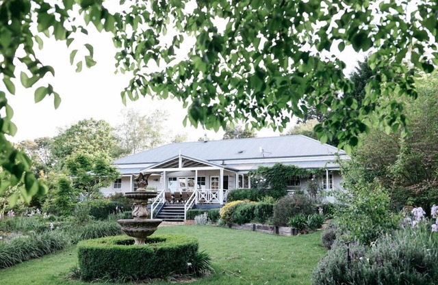 Beautiful Large House and stunning garden in the heart of Trentham