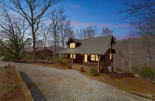 Beautiful Log Cabin In the Lake Lure~ close to Mirror Lake ~ WiFi