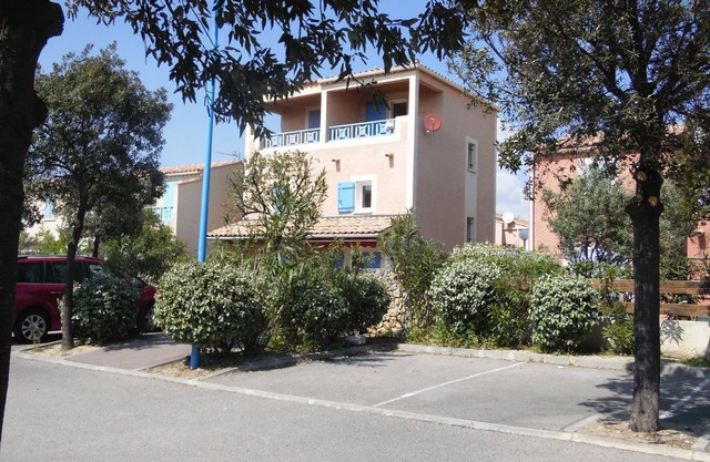 Beautiful, lovingly furnished holiday home near the beach with sea views
